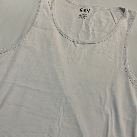 4 tank tops in a bundle - Picture 4 of 8